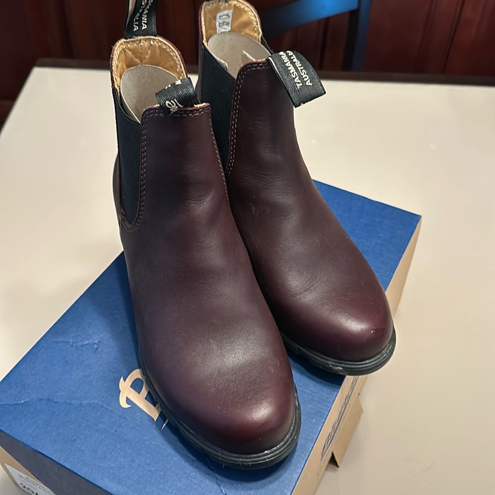 Bluntstone 2060 women’s elastic sides heel boot perfect brand new condition Sz 9